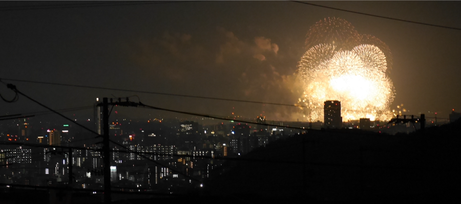 春日野から望む宇品花火大会